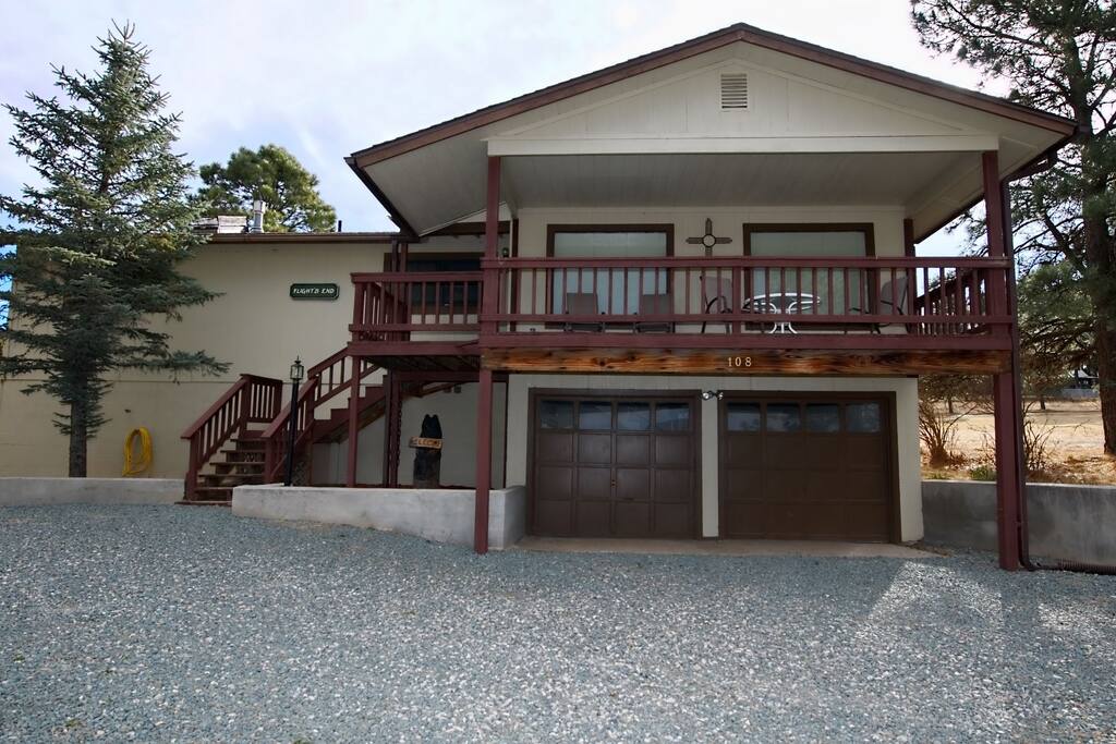 Flights End - Cozy Cabins Real Estate, LLC