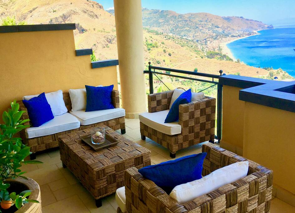 PANORAMIC RESIDENCE with Terrace Pool + View