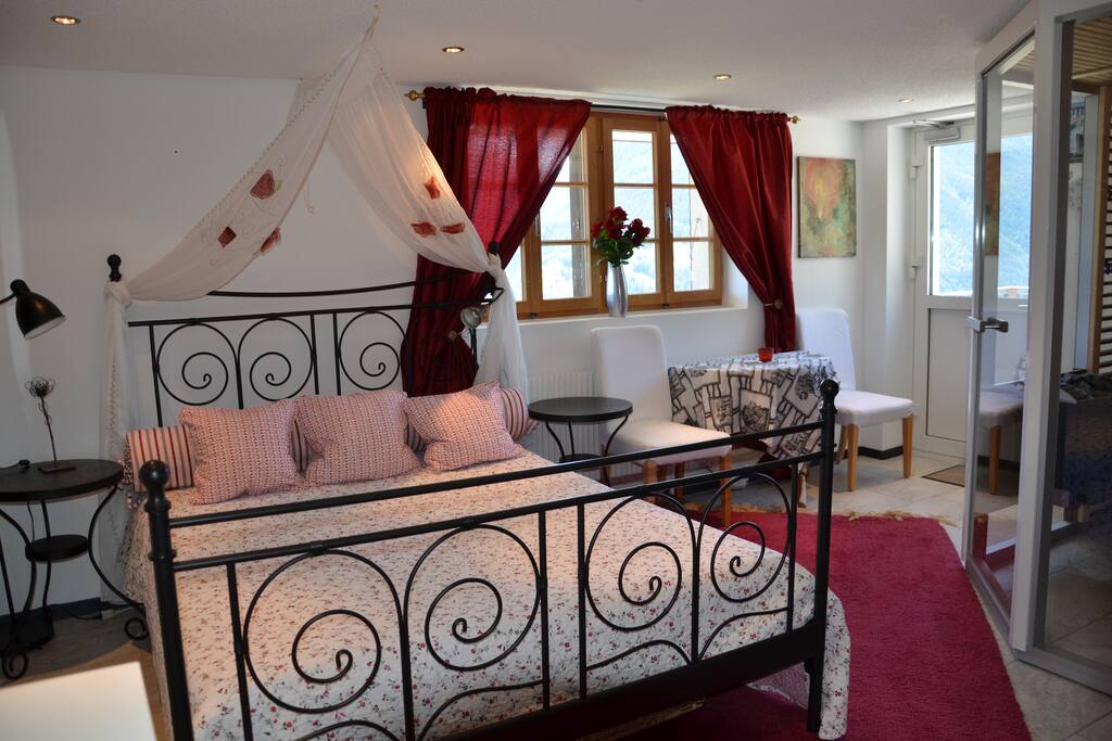 apartment with separate entrance, pool and sauna / Wohnung mit separatem Eingang