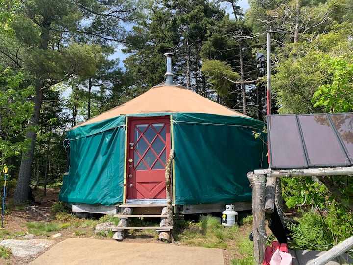 Hike-in off-grid Yurt on top of Maine Mt. w/Kayaks