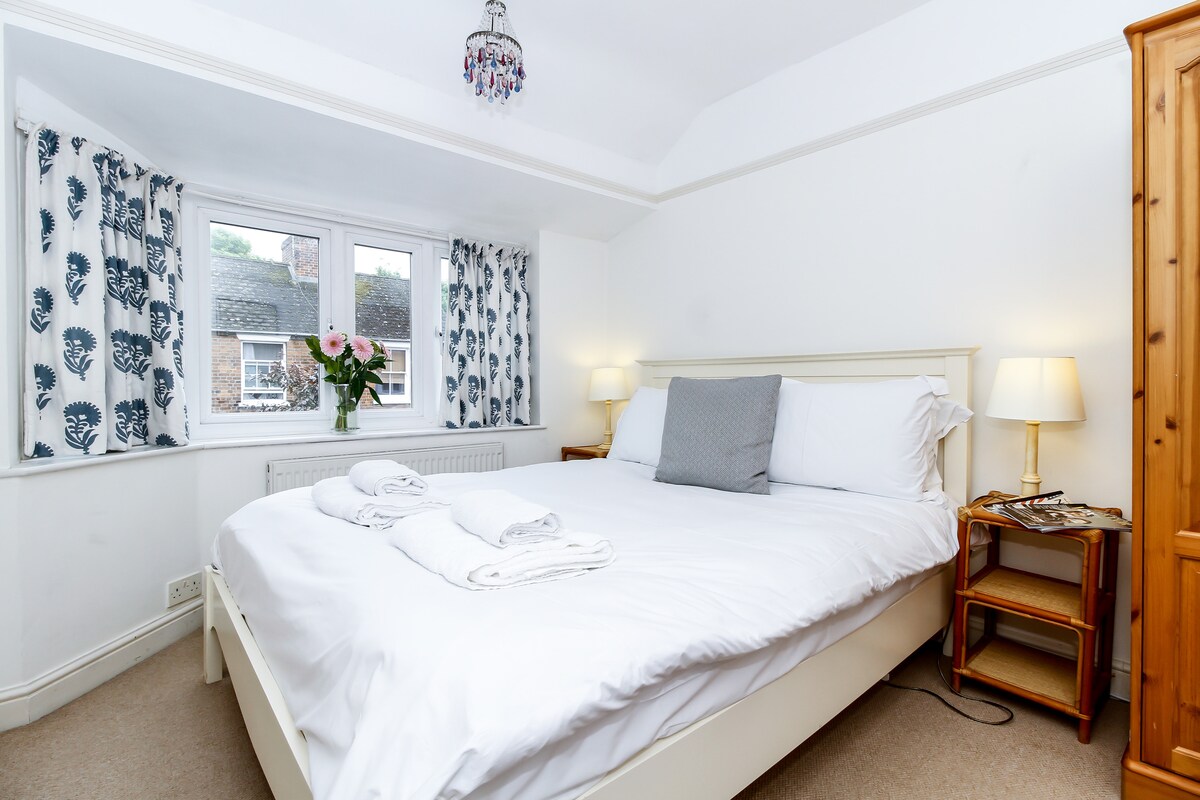 Hlavná spálňa s manželskou posteľ