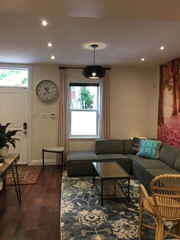 Lovely Downtown House gallery image 3