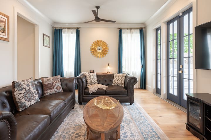 Luxury Custom Built Bywater Home King Beds & Loft & Parking