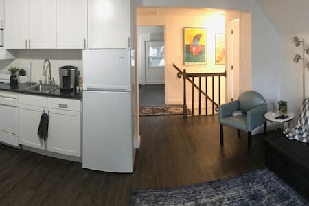 NEW West Plaza Trendy Private Apartment