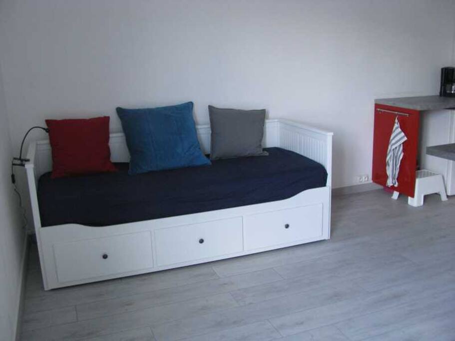 lit-divan pour une personne (80x200) extensible en lit deux places (160x200)