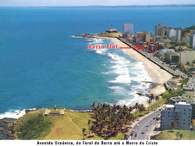 APARTAMENTO EM FLAT - FRENTE MAR - FAROL DA BARRA