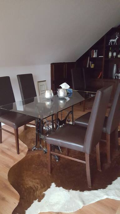 Esstisch im Wohnzimmer