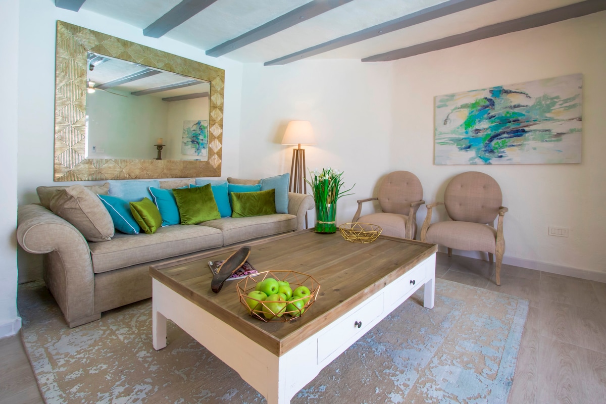 Successful Airbnb property: New Deluxe historic Canarian style villa, with panoramic sea views, private heated pool, in La Asomada. in Tías