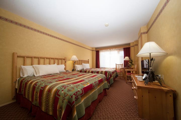 Comfy Lodge Downtown Banff | Continental Breakfast