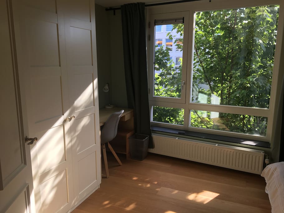 Beautiful large windows with blackout blinds for sleeping in :)