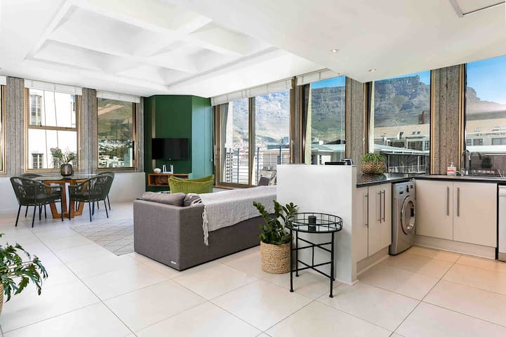 #1103 Cartwright – Oasis on Adderley gallery image 4