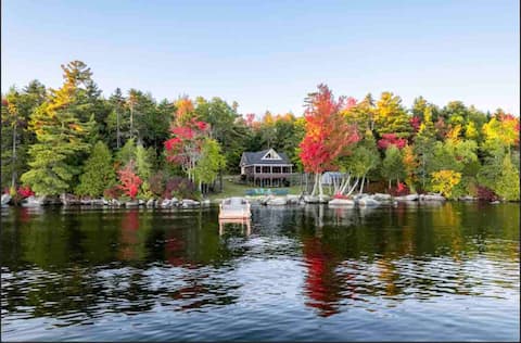 Hideaway Cove: Vacation home on Maine lake!
