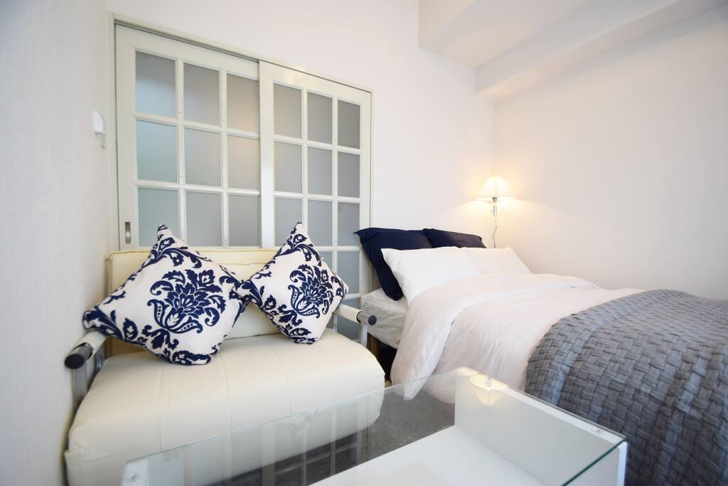 Cozy and tidy room.
