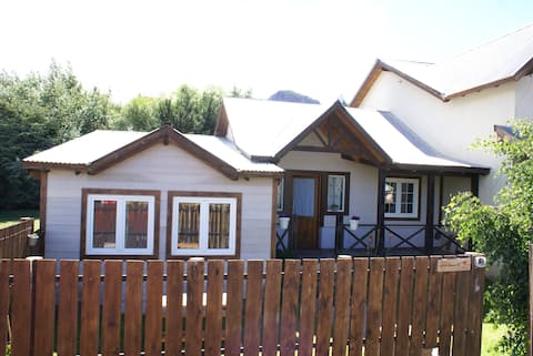 "Mutisia's Home" -Comfortable and spacious Patagonian house-