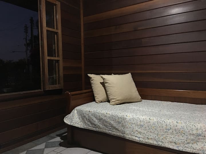 Единична стая (две единични легла)