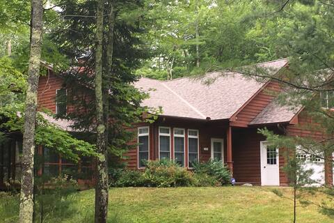 Lazy Feather Cottage