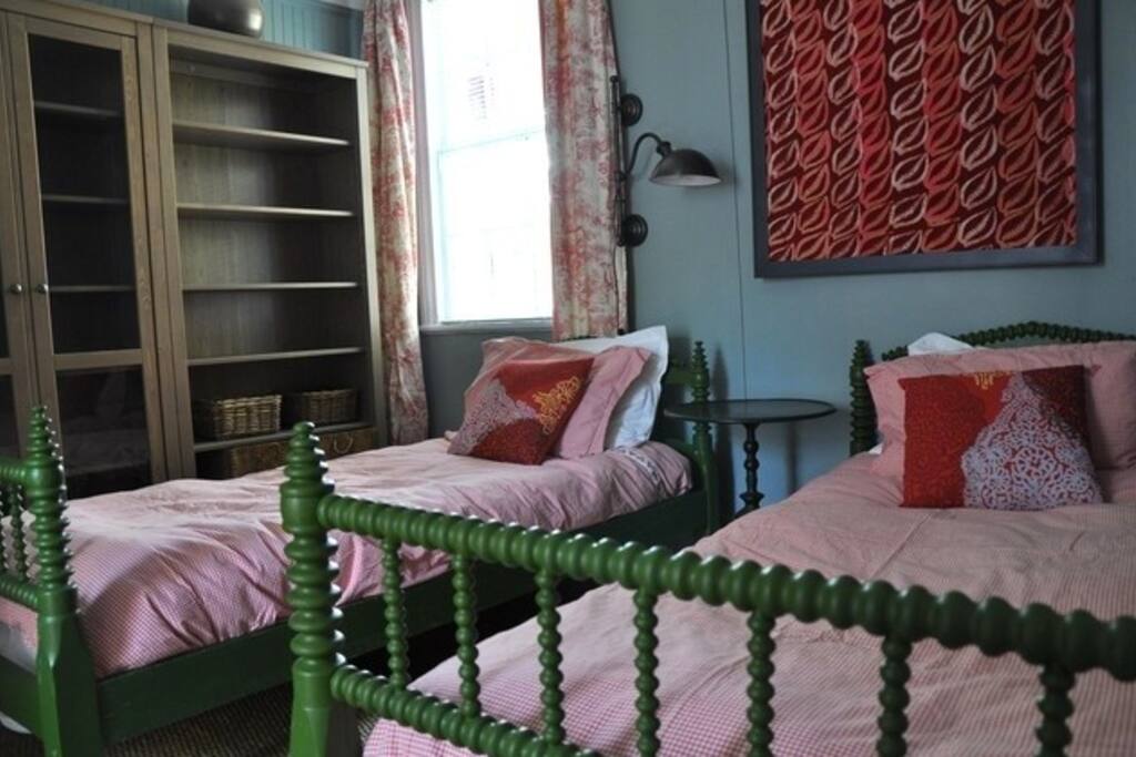 downstairs bedroom with 2 twin beds
