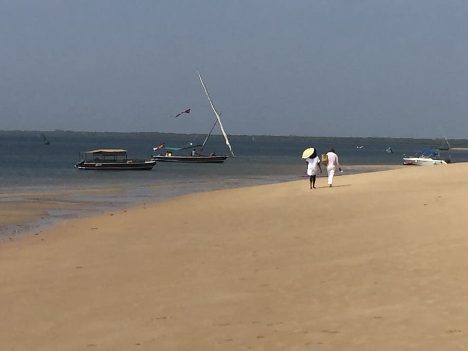 Long sandy Mandarina's beach