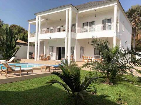 Shells Villa, Bijilo