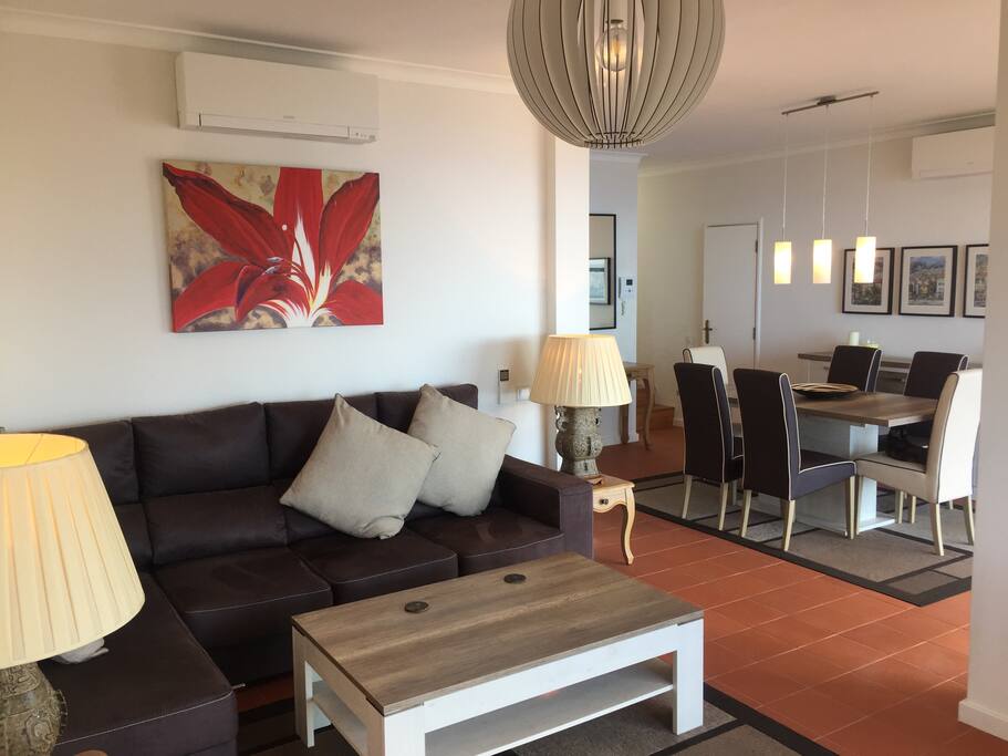 Lounge/dining room