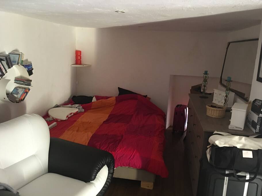 Lit king size sur mezzanine