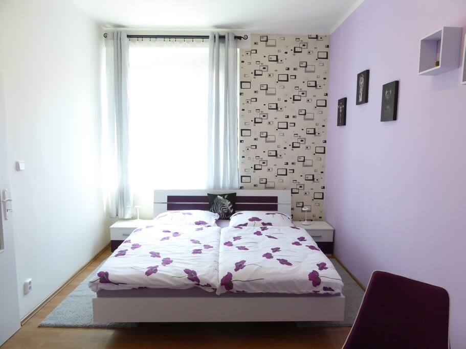 Bedroom with king size bed