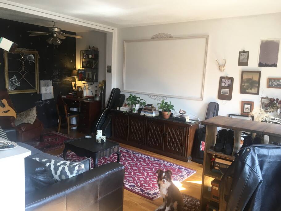 Living room (with projector frame)