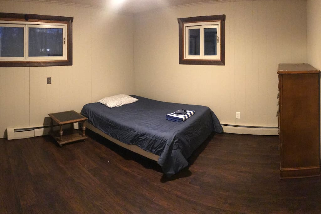 Main floor single bedroom
