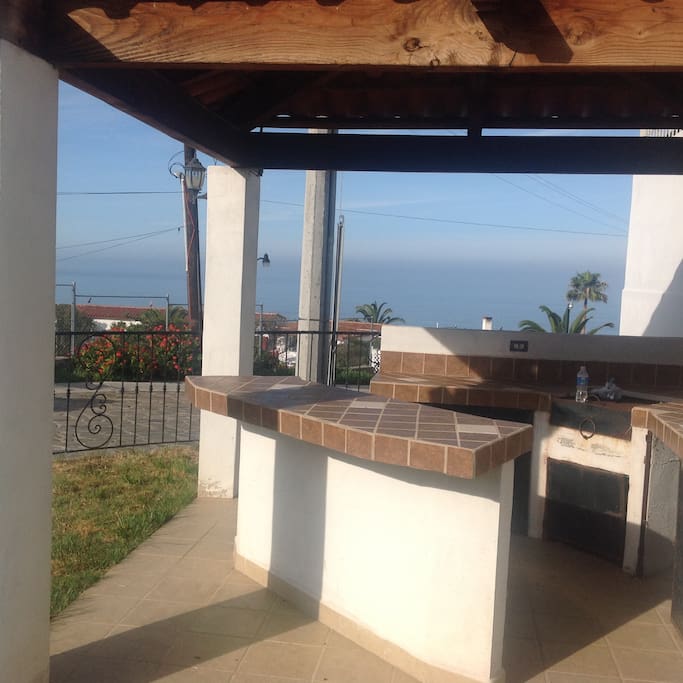 Outdoor kitchen
