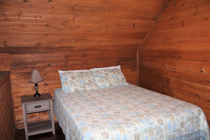 Dhoma e gjumit 2 ka përmasat e një krevati dopio "q
