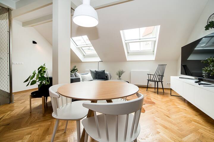 Luxurious two-bedroom in the Old Town gallery image 5