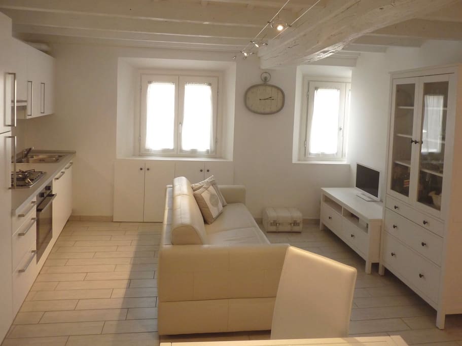Soggiorno/Divano Letto - Living Room/Sofabed