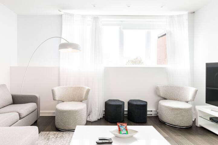 Mile End Condo with City Views from the Roof Deck gallery image 3