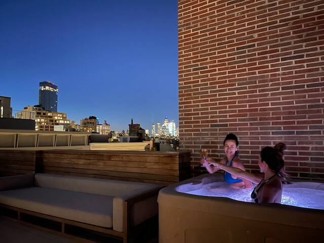 Dreamlike Soho loft and private rooftop gallery image 5