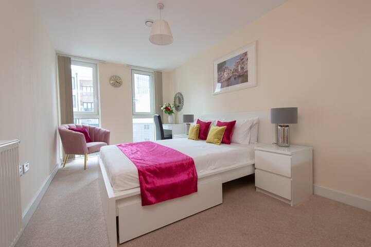 Aldgate East Apartments gallery image 3