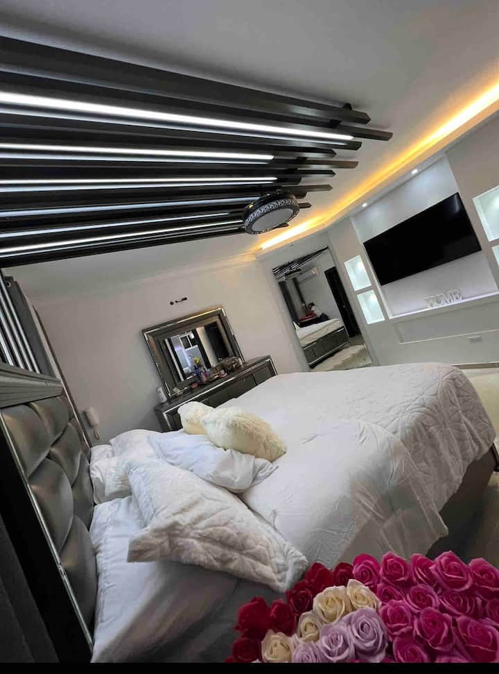 غرفة النوم الرئيسية 