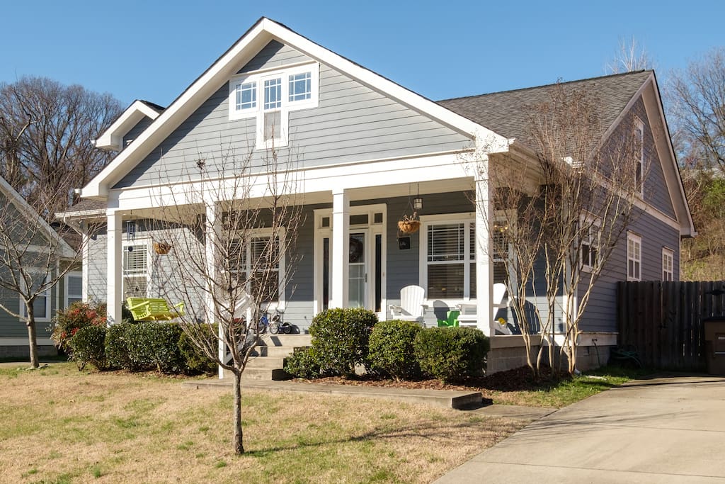 Cozy, family house with plenty of must-haves for your children, like strollers, toys, crib and more.