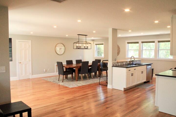 Open Concept Beach House gallery image 2