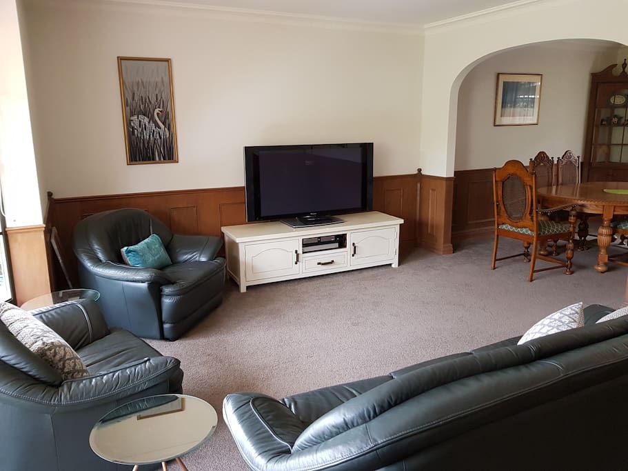 Lounge with flat screen TV