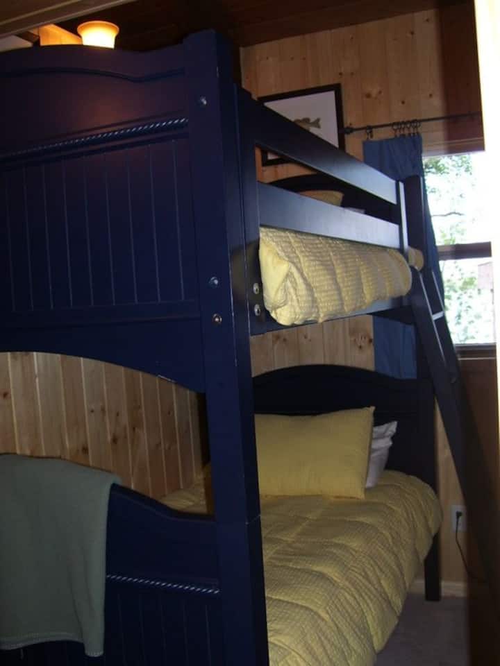 Twin Bunk საწოლები ოთახი 2