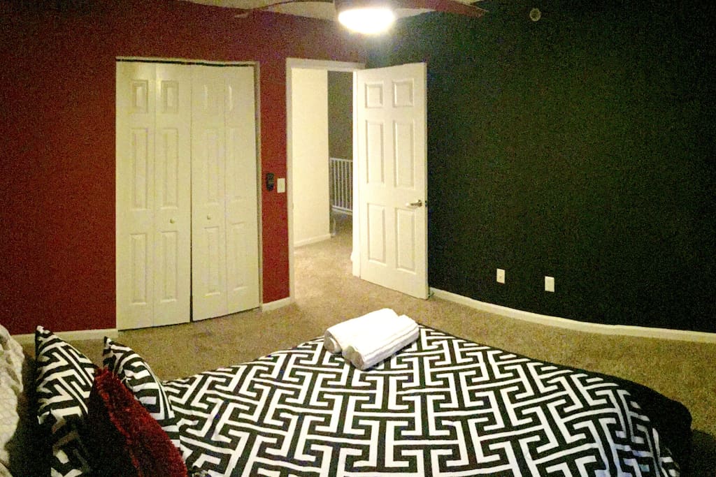 IMPORTANT! As the pics show, there is 1 queen Simmons mattress in the room to sleep 2 guests. When more than 2 guests, we set up a luxury twin air-mattress.