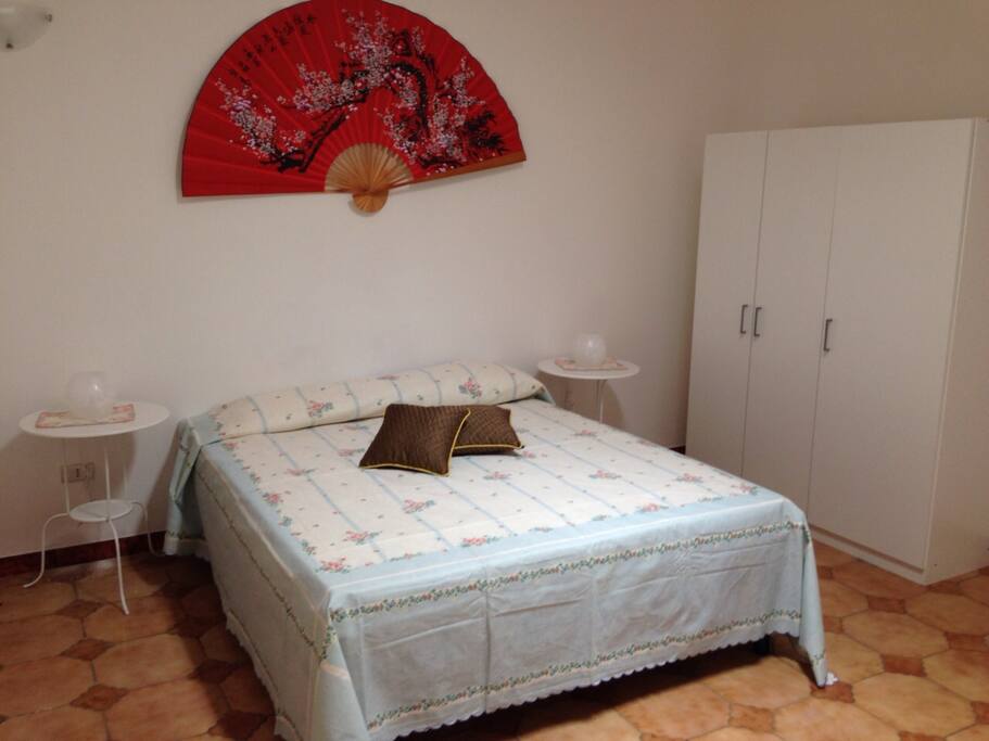 camera con letto matrimoniale
