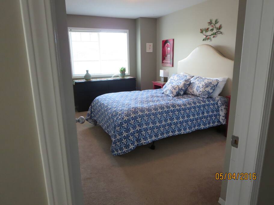 Master bedroom, bright, blinds, black out curtains and portable a/c. Comfy new Queen
mattress