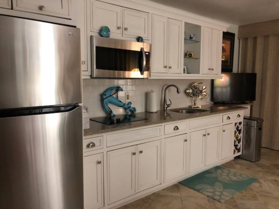 Beautifully updated cottage kitchen with all amenities and supplies