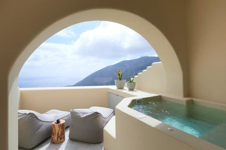 Star Infinity Suite with Private heated Jacuzzi
