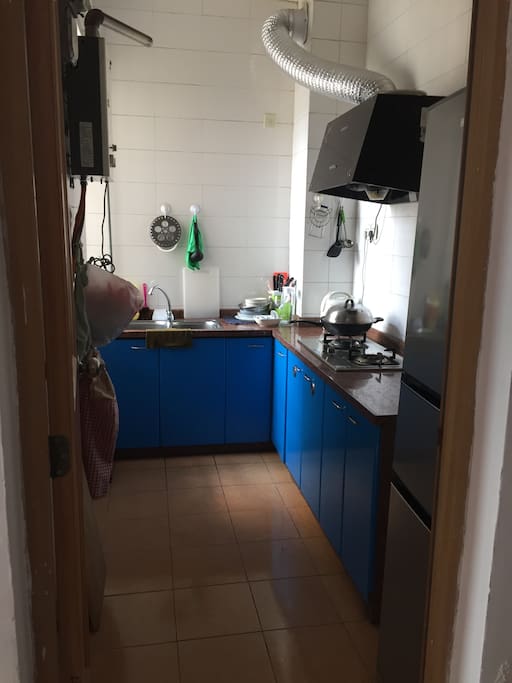 厨房(可明火做饭,不带出具)