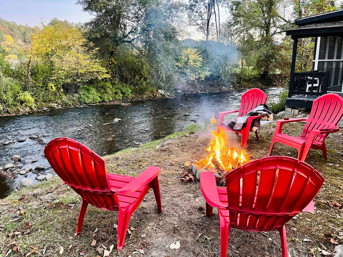 Creekside in the Smokies, Fall Deals Houses for Rent in Bryson City