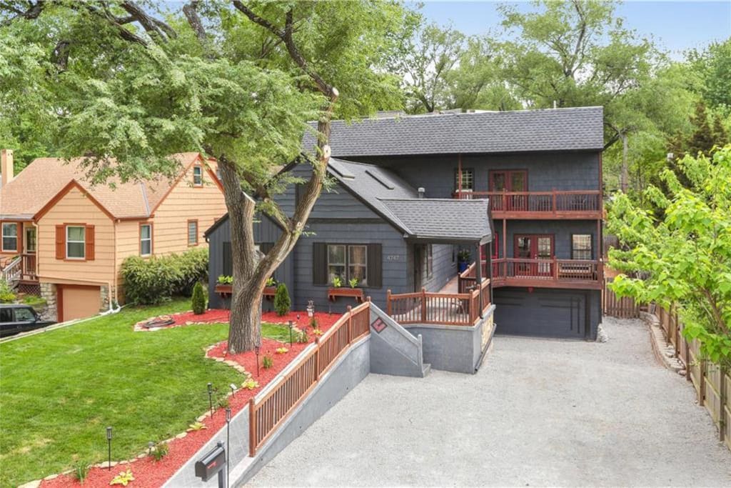 House and Drive way