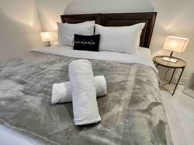 Ancoats unique Historical Townhouse -as seen on TV gallery image 4