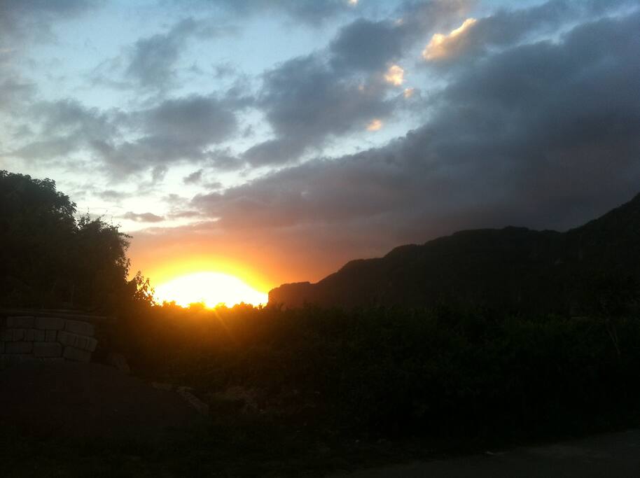 Puesta de sol desde la terraza de la casa